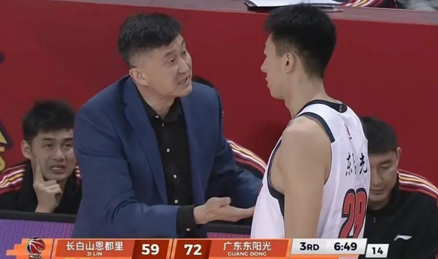 华体会体育登录-广东男篮21分大胜，奎因42+7+8打出个人秀，焦伯乔伤退姜伟泽27分