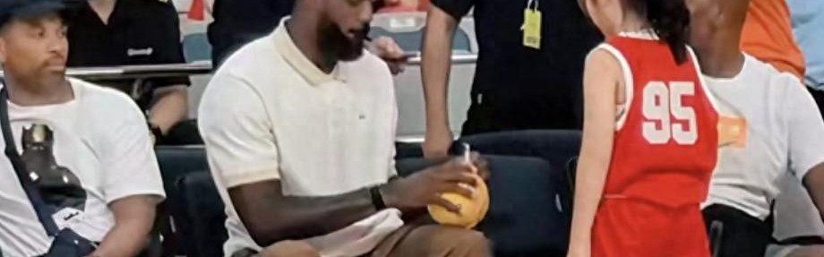 华体会体育注册-中国小女孩获詹姆斯首签赚翻，当事人父亲发声回应，估价10到20万