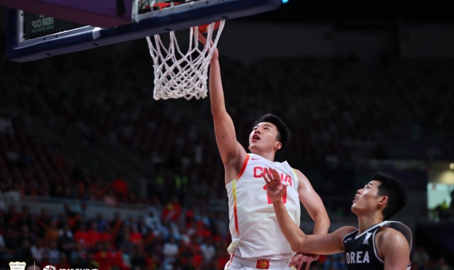 澎湃新闻：从质疑到蜕变 王俊杰能否成为中国男篮新希望